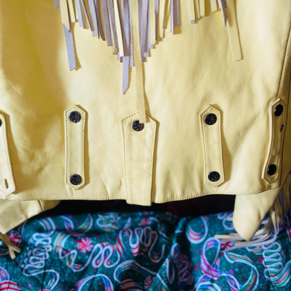 Vintage WOMENS yellow leather motorcycle jacket - Picture 3 of 9